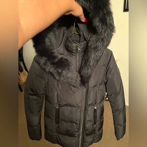 Mackage girls “LeeLee hooded down coat” Big Kid (Authentic)